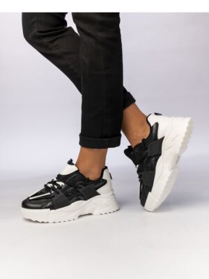 Sport Shoes model 210584 Inello